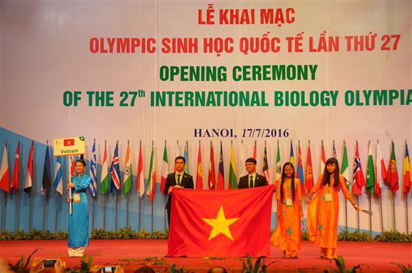 Вьетнамская команда получила две золотые медали на международной Олимпиаде по физике 2016 года - ảnh 1